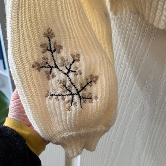 ROMWE Cream Bee Embroidered Turtleneck Sweater - Picture 6 of 7